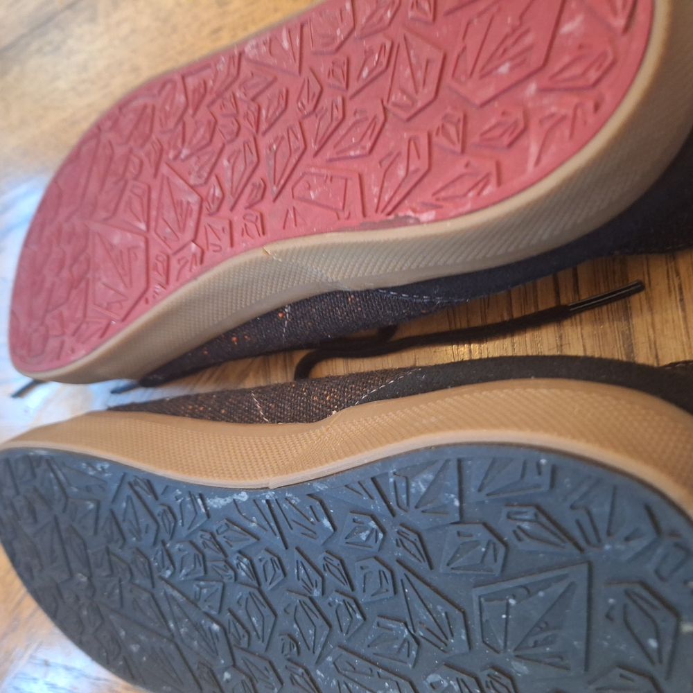 Stylish Sneakers with Textured Soles volcom brand